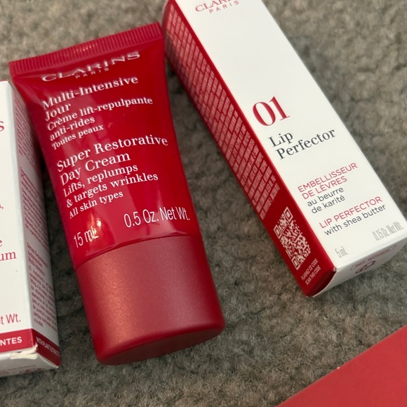 Strong Woman Beauty Bundle NARS, Clarins, Buxom, and more. - Picture 10 of 14